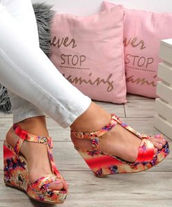 buty na koturnie
