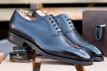 buty klasyczne koloru czarnego